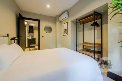 Cama o camas de una habitación en Cielo de Madrid para 7 en Santa Ana 20 E2