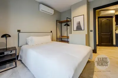 Cama o camas de una habitación en Cielo de Madrid para 7 en Santa Ana 20 E2