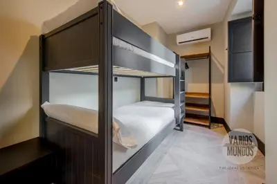 Cama o camas de una habitación en Esencia de Madrid para 7 en Santa Ana 20 E2