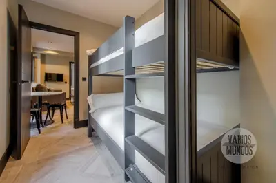 Cama o camas de una habitación en Esencia de Madrid para 7 en Santa Ana 20 E2