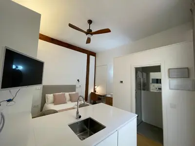 Una televisión o centro de entretenimiento en Estudio en Madrid