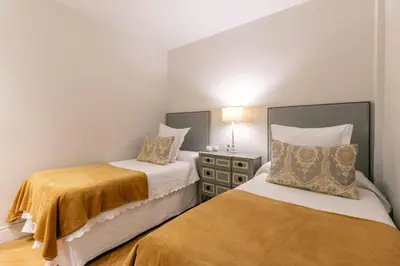 Cama o camas de una habitación en Elegant 2-Bed Apartment in Salamanca Madrid