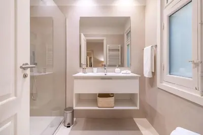 Un baño de Elegant 2-Bed Apartment in Salamanca Madrid