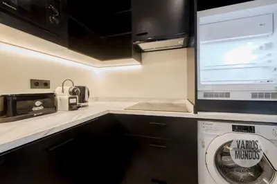 Una cocina o zona de cocina en Fancy Apt para 4px en la Plaza del Carmen-Gran Via E2