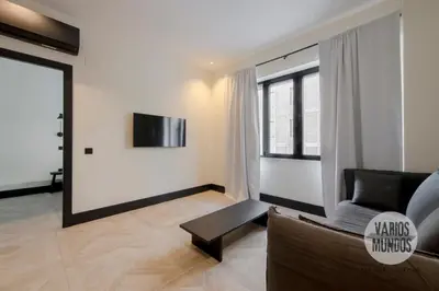 Una televisión o centro de entretenimiento en Fancy Apt para 4px en la Plaza del Carmen-Gran Via E2