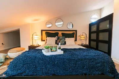 Cama o camas de una habitación en Authentic Madrid Experience -Plaza Mayor 7min walk - Spectacular view - Champagne