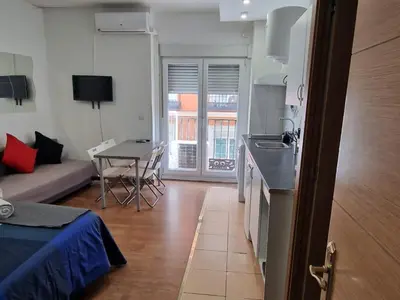 Una cocina o zona de cocina en Apartamentos EconoStay Chueca