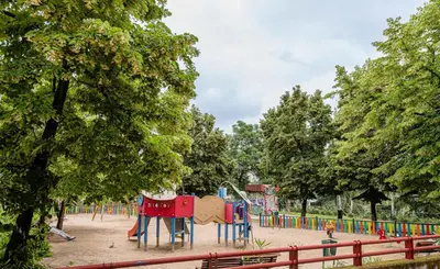 Zona de juegos infantil en Acogedor Dúplex en Salamanca