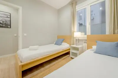 Cama o camas de una habitación en Acogedor Apt 3 habitaciones y terraza en el Centro de Madrid