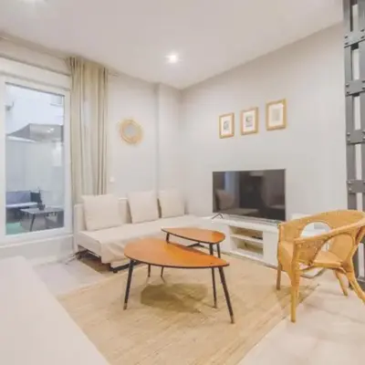 Acogedor Apt 3 habitaciones y terraza en el Centro de Madrid