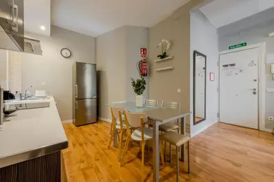 Una cocina o zona de cocina en Excelente piso de 3 habitaciones en La Latina-Centro