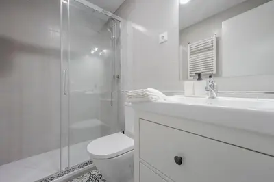 Un baño de Confort para 6 desde Tirso de Molina E1