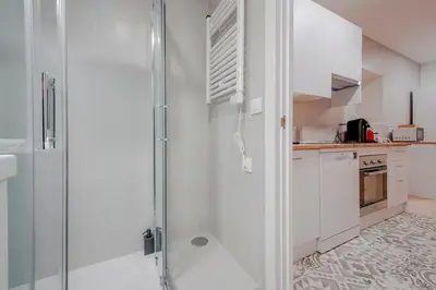 Un baño de Confort para 6 desde Tirso de Molina E1