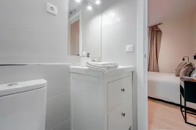 Un baño de Confort para 6 desde Tirso de Molina E1