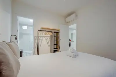 Cama o camas de una habitación en Confort para 6 desde Tirso de Molina E1