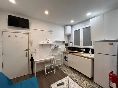 Una cocina o zona de cocina en Centrally located flat in Madrid M80.8