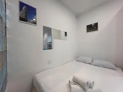 Cama o camas de una habitación en Centrally located flat in Madrid M80.8