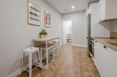 Una cocina o zona de cocina en Escapada urbana para 8 en Calle del Infante GL