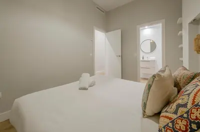 Cama o camas de una habitación en Escapada urbana para 8 en Calle del Infante GL