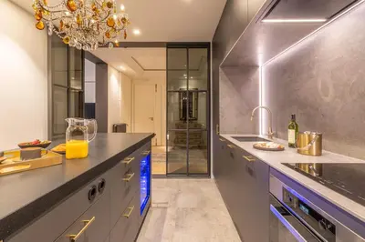 Una cocina o zona de cocina en Luxury 3-Bed Apartment in Salamanca, Madrid
