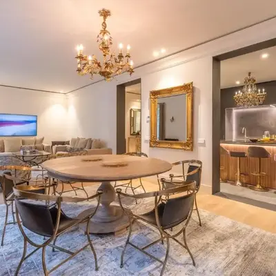 Luxury 3-Bed Apartment in Salamanca