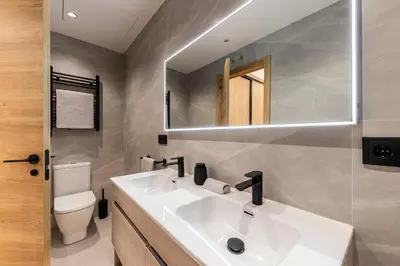 Un baño de MH Apartments Soho Madrid