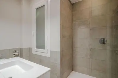Un baño de Modern Spacious-3Bedrooms 2Bathrooms-Retiro