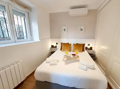 Cama o camas de una habitación en Madrid Río Suites