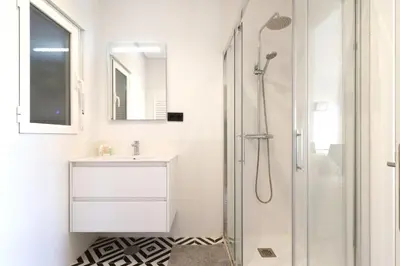 Un baño de Madrid Río Suites