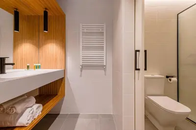 Un baño de Hermoso estudio en Legazpi °2