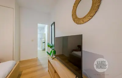 Una televisión o centro de entretenimiento en Escapada para 3 en Sol, conoce Concepción Jerónima