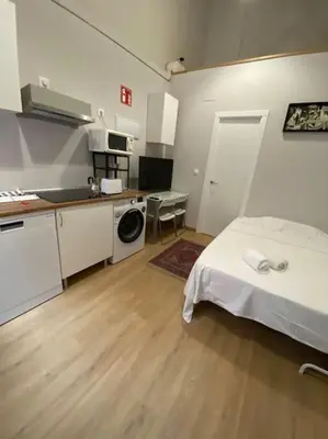 Una cocina o zona de cocina en At 20' by Metro from the city centre (B)