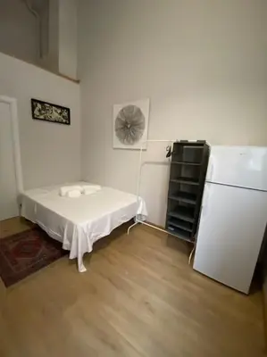 Una cocina o zona de cocina en At 20' by Metro from the city centre (B)