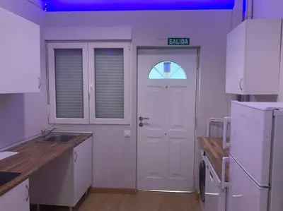 Una cocina o zona de cocina en At 20' by Metro from the city centre (A)