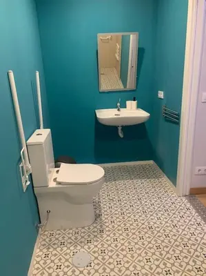 Un baño de At 20' by Metro from the city centre (A)