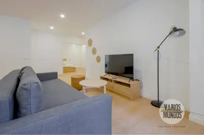 Una televisión o centro de entretenimiento en Escapada con parking para 3, vive la Latina