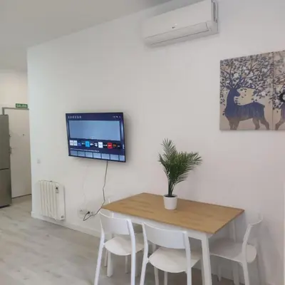 Una televisión o centro de entretenimiento en DH Estudios Lopez de Hoyos