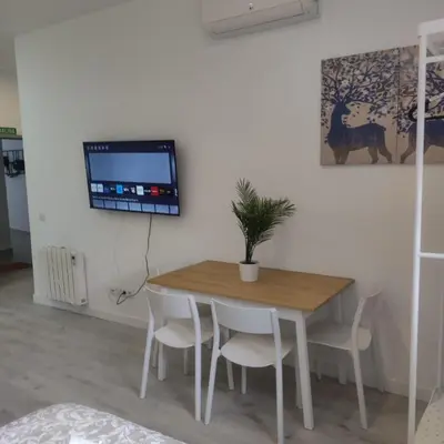 Una televisión o centro de entretenimiento en DH Estudios Lopez de Hoyos