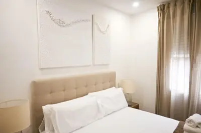 Cama o camas de una habitación en For You Rentals Espléndido Apartamento TEMPORAL de tres Dormitorios BEI41