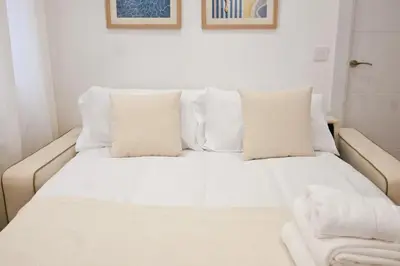 Cama o camas de una habitación en For You Rentals Espléndido Apartamento TEMPORAL de tres Dormitorios BEI41