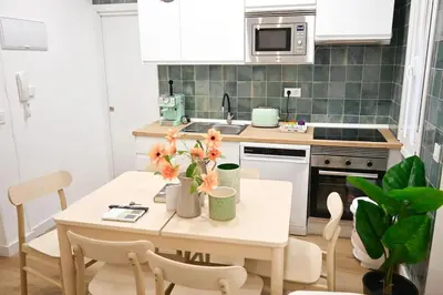 Una cocina o zona de cocina en For You Rentals Espléndido Apartamento TEMPORAL de tres Dormitorios BEI41