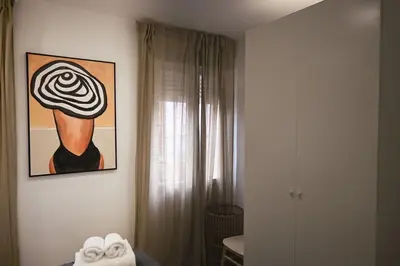 Un baño de For You Rentals Espléndido Apartamento TEMPORAL de tres Dormitorios BEI41
