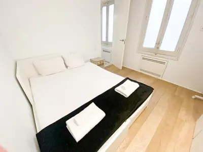 Cama o camas de una habitación en Elegant apartment next to Paseo del Prado - Alameda