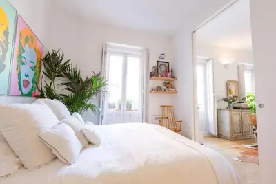 Cama o camas de una habitación en Elegant apartment next to Paseo del Prado - Alameda