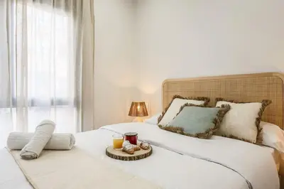 Cama o camas de una habitación en Luxe apartments Madrid Rio by RentitUP