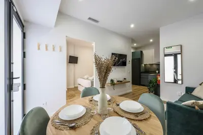 Una cocina o zona de cocina en Luxe apartments Madrid Rio by RentitUP