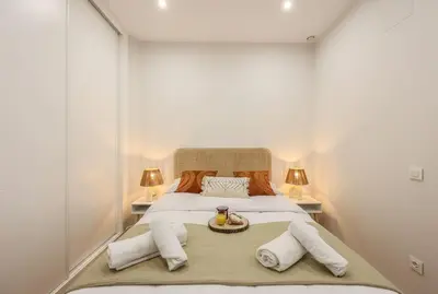 Cama o camas de una habitación en Luxe apartments Madrid Rio by RentitUP