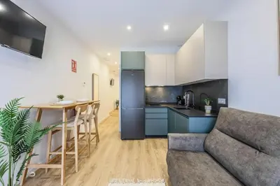 Una cocina o zona de cocina en Luxe apartments Madrid Rio by RentitUP