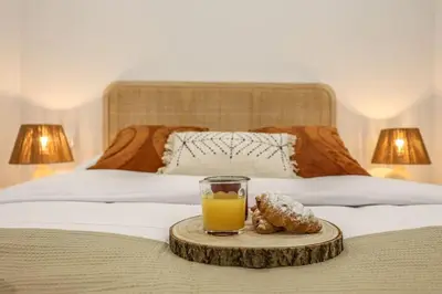 Cama o camas de una habitación en Luxe apartments Madrid Rio by RentitUP