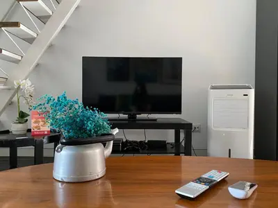 Una televisión o centro de entretenimiento en Cozy Duplex in Malasaña - Ac10